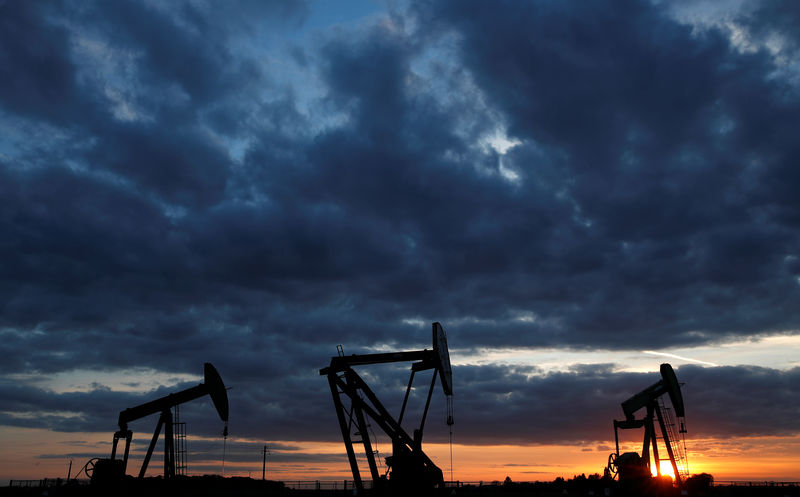 Giá dầu dao động nhẹ do tình hình căng thẳng tiếp tục ở Trung Đông